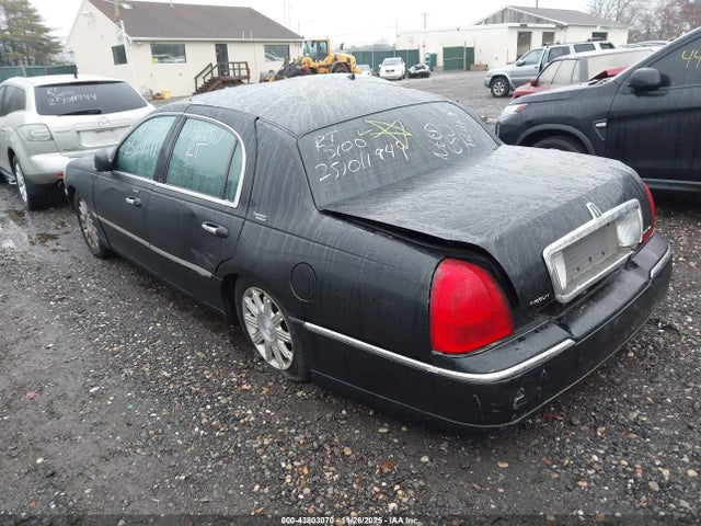 2009 LINCOLN TOWN CAR 2LNHM82V99X609905 Photo 2