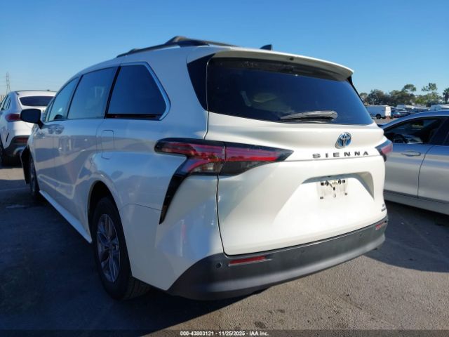 2021 TOYOTA SIENNA 5TDYRKEC7MS004864 Photo 2