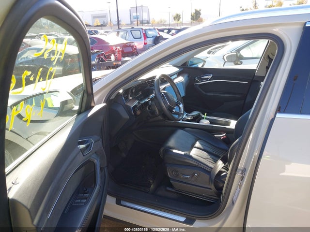 2019 AUDI E-TRON WA1VAAGE7KB025022 Photo 4