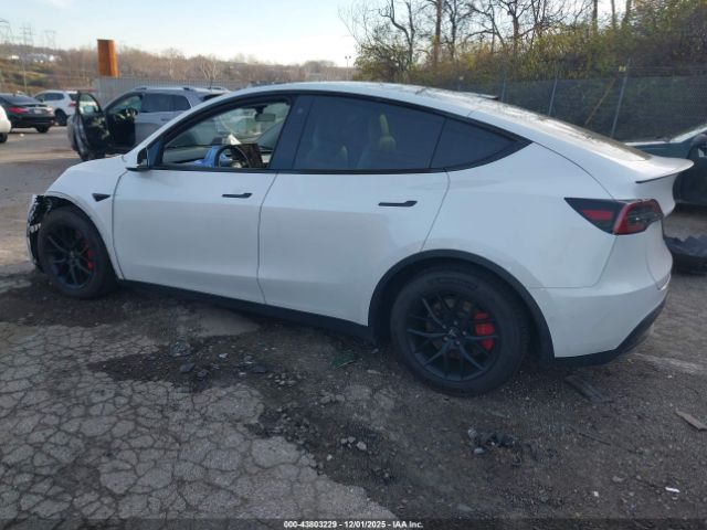 2022 TESLA MODEL Y 7SAYGDEF9NF548786 Photo 2