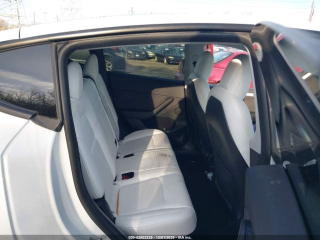 2022 TESLA MODEL Y 7SAYGDEF9NF548786 Photo 7