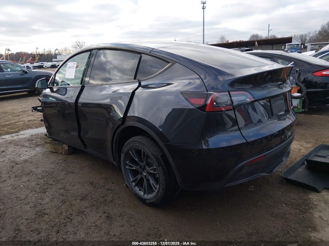 2025 TESLA MODEL Y 7SAYGDEE8SF290411 Photo 2