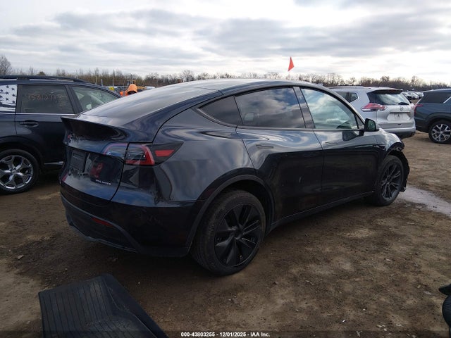 2025 TESLA MODEL Y 7SAYGDEE8SF290411 Photo 3