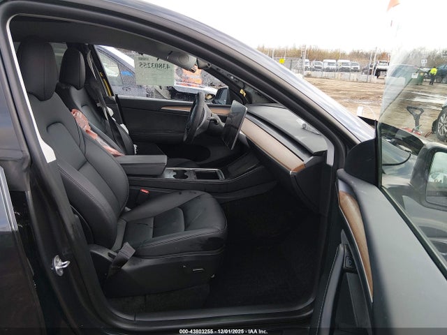 2025 TESLA MODEL Y 7SAYGDEE8SF290411 Photo 4