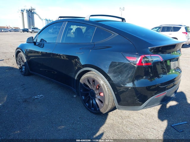 2022 TESLA MODEL Y 7SAYGDEF7NF373292 Photo 2