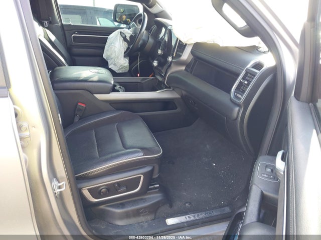 2022 RAM 1500 1C6RREJT5NN127038 Photo 4