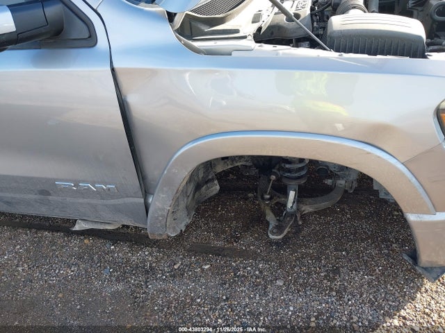 2022 RAM 1500 1C6RREJT5NN127038 Photo 5