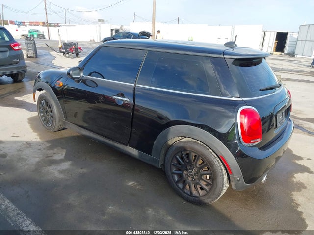 2017 MINI HARDTOP WMWXP5C30H2F61330 Photo 2
