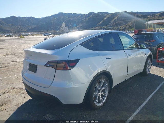 2023 TESLA MODEL Y 7SAYGDEE0PF960363 Photo 3