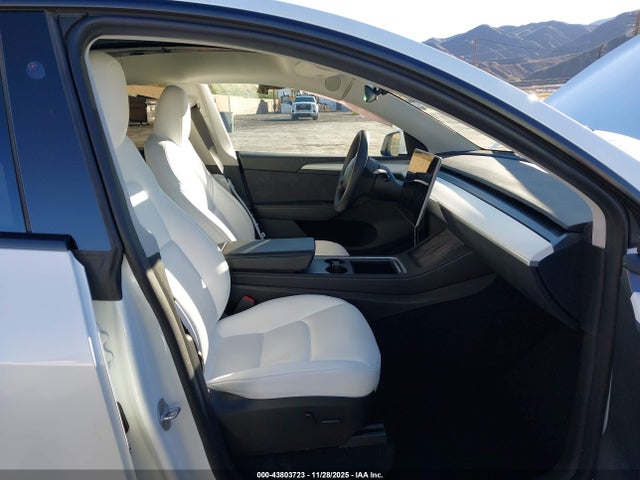 2023 TESLA MODEL Y 7SAYGDEE0PF960363 Photo 4