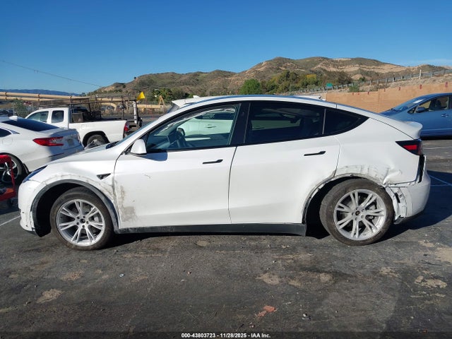2023 TESLA MODEL Y 7SAYGDEE0PF960363 Photo 5