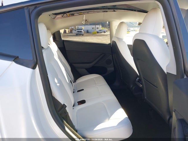 2023 TESLA MODEL Y 7SAYGDEE0PF960363 Photo 7