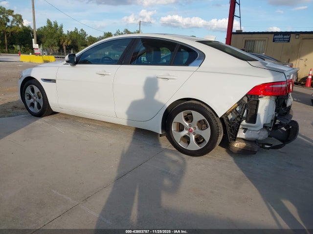 2018 JAGUAR XE SAJAR4FX5JCP37430 Photo 2