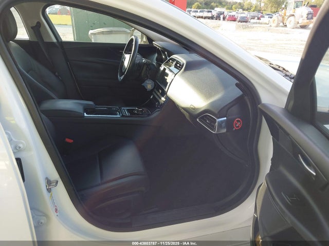 2018 JAGUAR XE SAJAR4FX5JCP37430 Photo 4