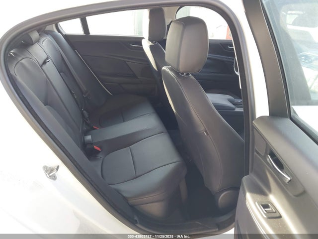 2018 JAGUAR XE SAJAR4FX5JCP37430 Photo 7