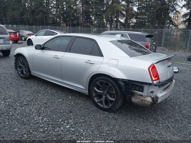 2021 CHRYSLER 300 2C3CCABT5MH554772 Photo 2