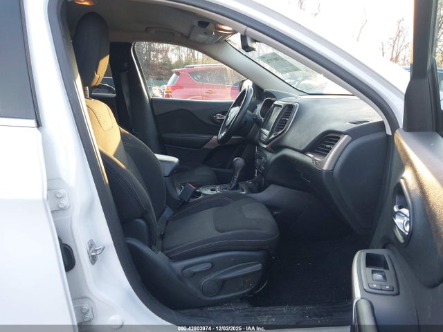 43803974 :رقم المزاد ، 1C4PJMCB8HD220040 vin ، 2017 Jeep Cherokee Latitude 4x4 مزاد بيع