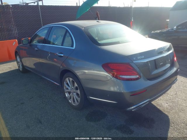 2017 MERCEDES-BENZ E 300 WDDZF4JB8HA206322 Photo 2