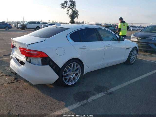 2018 JAGUAR XE SAJAR4FX9JCP33946 Photo 3