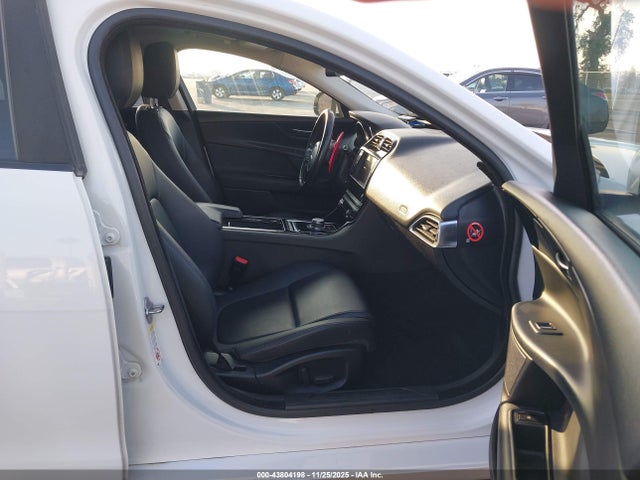 2018 JAGUAR XE SAJAR4FX9JCP33946 Photo 4
