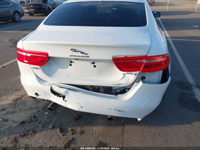 2018 JAGUAR XE SAJAR4FX9JCP33946 Photo 5