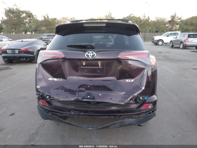 Toyota Rav4 Xle 2018 2T3WFREV6JW463808 Image 16