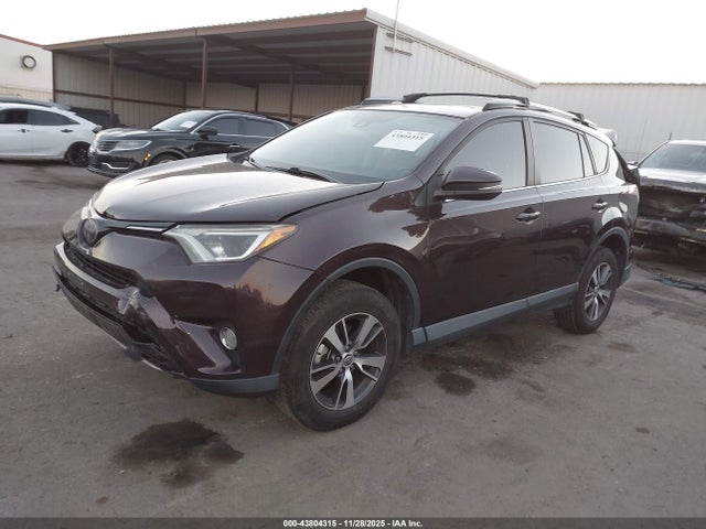 Toyota Rav4 Xle 2018 2T3WFREV6JW463808 Image 2