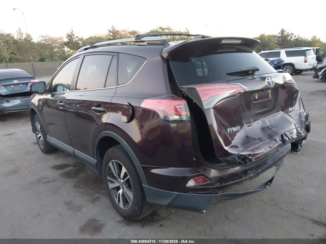 Toyota Rav4 Xle 2018 2T3WFREV6JW463808 Image 3