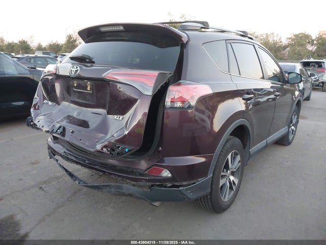 Toyota Rav4 Xle 2018 2T3WFREV6JW463808 Image 4