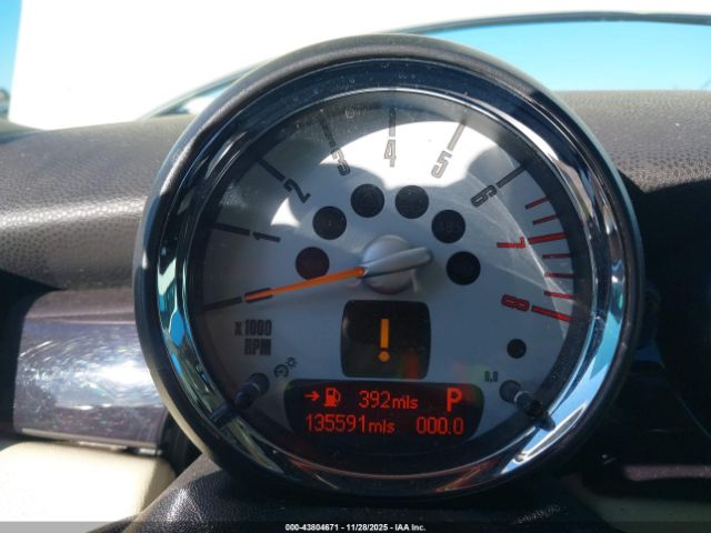 2010 MINI COOPER S CLUBMAN WMWMM3C57ATP94538 Photo 6