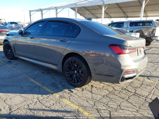 2022 BMW 750 WBA7U2C05NCH54835 Photo 2