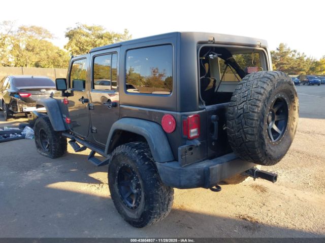 2018 JEEP WRANGLER JK UNLIMITED 1C4BJWDG3JL882054 Photo 2