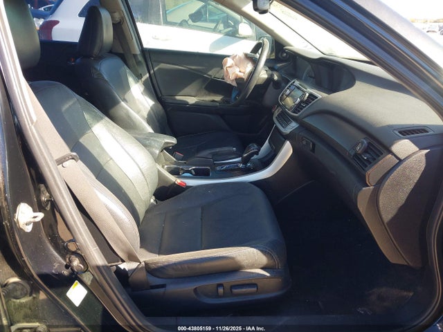 Honda j35y1 2014 1HGCR3F86EA025277 Image 5