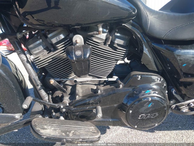 2020 HARLEY-DAVIDSON FLTRXS 1HD1KTP12LB616711 Photo 8