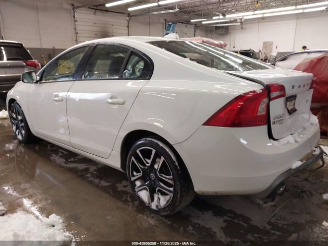 2017 VOLVO S60 YV126MFL2H2421454 Photo 2