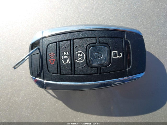 2017 LINCOLN MKZ 3LN6L5B96HR653692 Photo 10