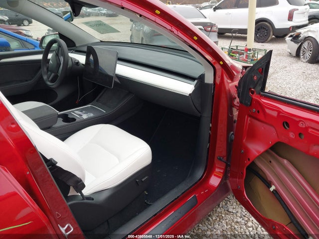 2024 TESLA MODEL Y 7SAYGAEE1RF176842 Photo 4