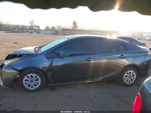 JTDKBRFUXH3026133 Toyota Prius Two