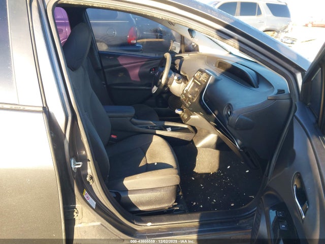 JTDKBRFUXH3026133 Toyota Prius Two