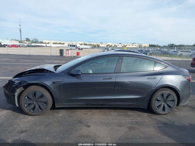 Tesla MODEL 3 2025 5YJ3E1EA1SF012250 Image 14