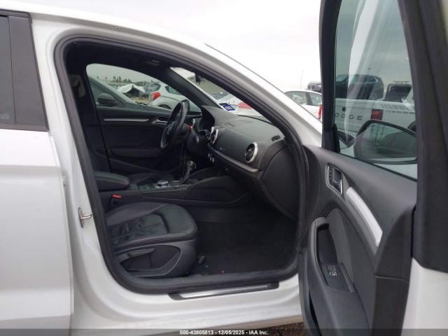 2018 AUDI A3 WAUAUGFF5J1083804 Photo 4