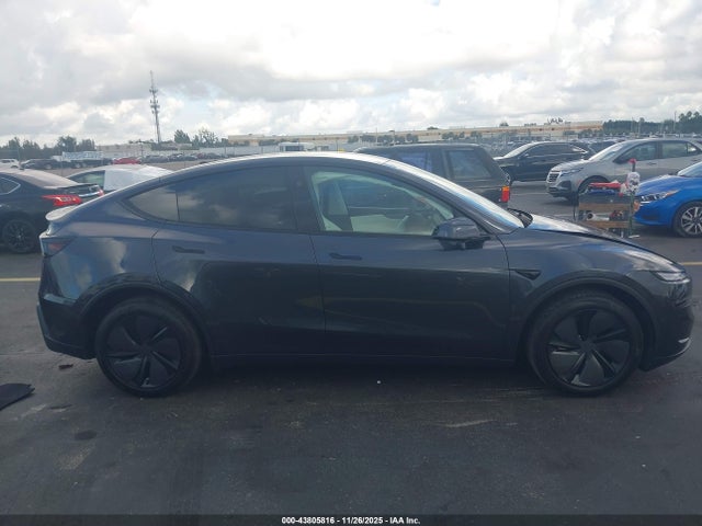 Tesla Model Y Rwd 2026 7SAYGDEDXTA440704 Image 13