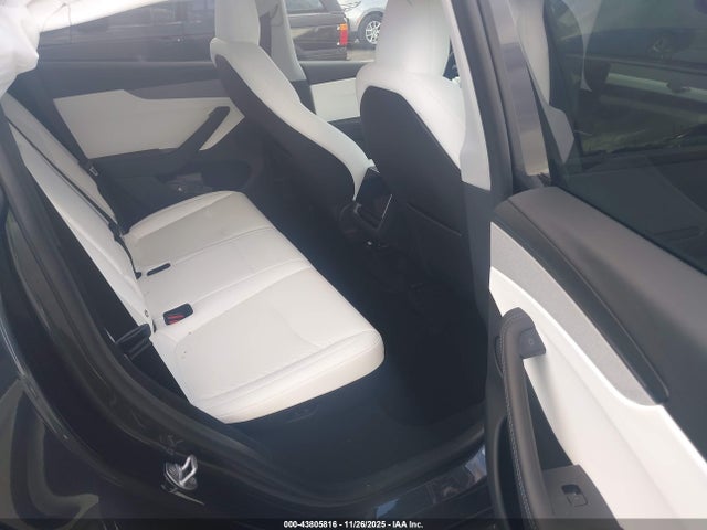 2026 TESLA MODEL Y 7SAYGDEDXTA440704 Photo 7