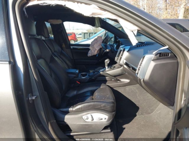 2018 PORSCHE CAYENNE WP1AA2A25JKA00173 Photo 4