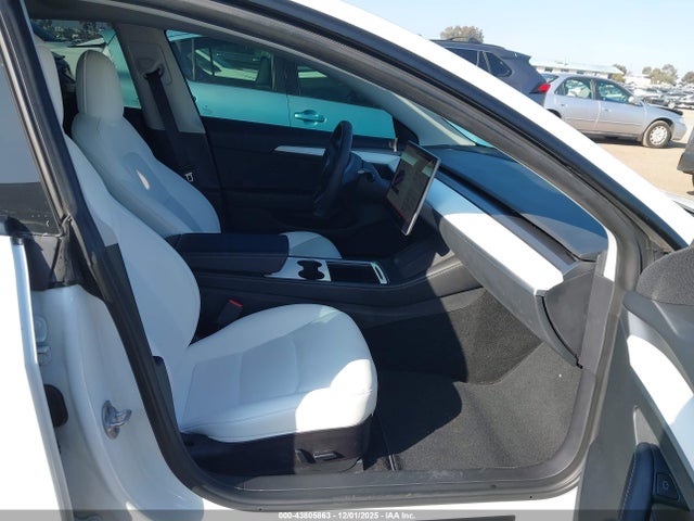 2022 TESLA MODEL 3 5YJ3E1EB1NF263654 Photo 4