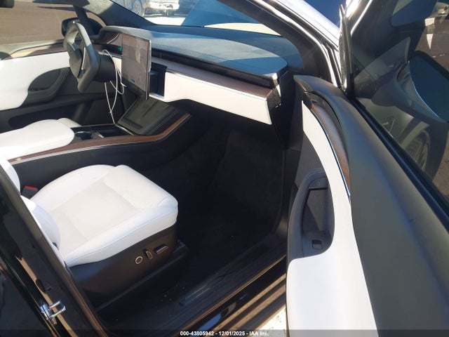 2023 TESLA MODEL X 7SAXCAE52PF377914 Photo 4