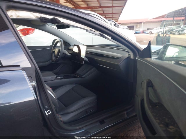 2025 TESLA MODEL 3 5YJ3E1EB5SF008758 Photo 4