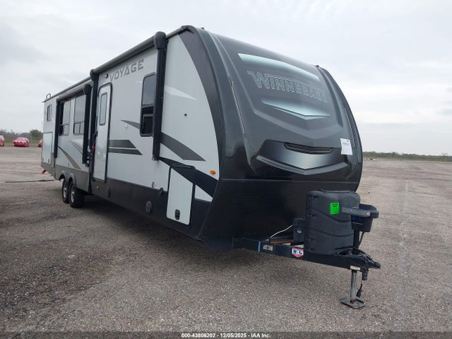 54CTV1426N6064418 Winnebago Voyage 3538br