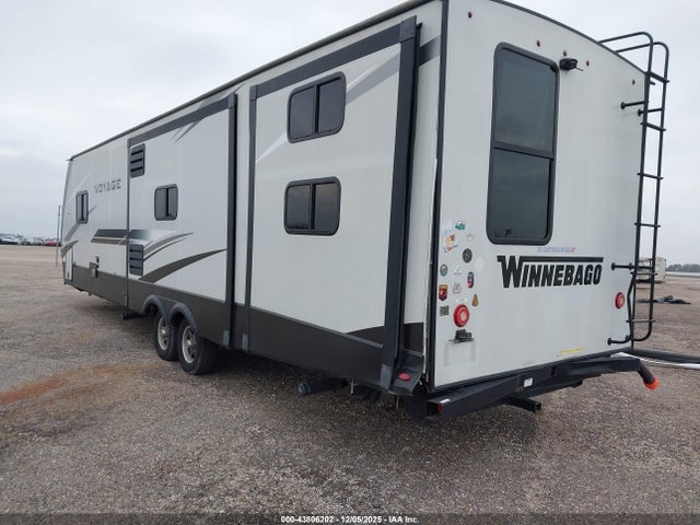 54CTV1426N6064418 Winnebago Voyage 3538br