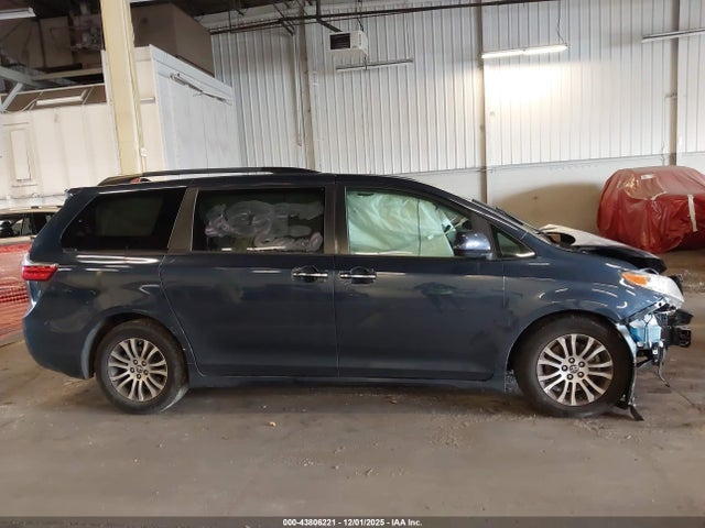 5TDYZ3DC6KS996161 Toyota Sienna Xle 7 Passenger